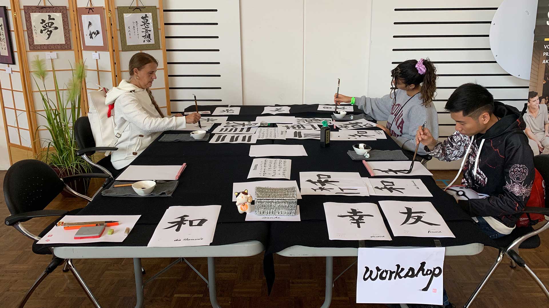 Bücherfestival: Kalligraphie-Kurs